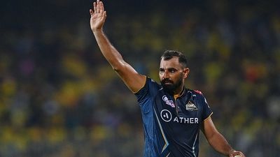 'वो हमारे रिटेंशन का हिस्सा थे, मगर...', मोहम्मद शमी के लिए गुजरात टाइटंस ने क्यों नहीं किया RTM का इस्तेमाल? हेड कोच आशीष नेहरा ने बताई वजह SportsTak Hindi