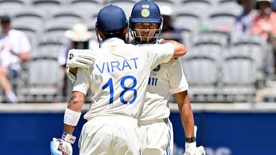 ICC Test Rankings: यशस्वी जायसवाल नंबर वन से एक कदम दूर, जो रूट के ताज पर मंडराया खतरा, पर्थ टेस्ट के बाद विराट कोहली को भी 9 स्थान का फायदा SportsTak Hindi