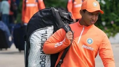 वैभव सूर्यवंशी को राजस्थान रॉयल्स में नहीं मिलेंगे 1.1 करोड़ रुपए, सिर्फ इतने लाख रुपए से चलाना होगा काम, जानें पूरा मामला SportsTak Hindi