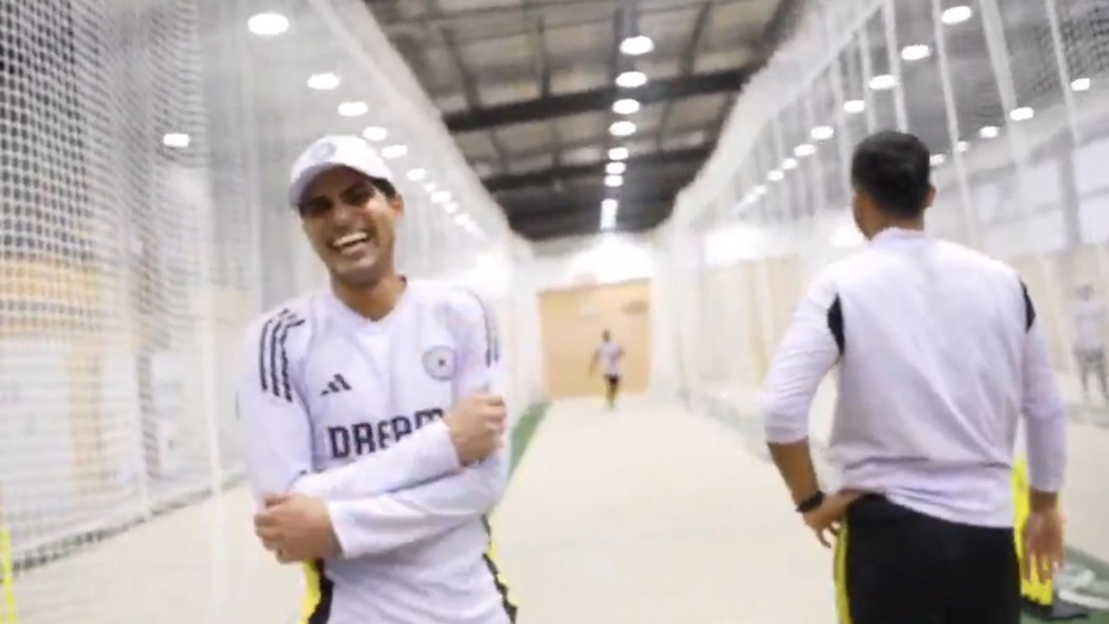 IND vs AUS : शुभमन गिल और कोच अभिषेक नायर में लगी ये बड़ी शर्त, फील्डिंग कोच टी. दिलीप ने अंत में कैसे जीती बाजी, BCCI ने शेयर किया VIDEO IND vs AUS : शुभमन गिल और कोच अभिषेक नायर में लगी ये बड़ी शर्त, फील्डिंग कोच टी. दिलीप ने अंत में कैसे जीती बाजी, BCCI ने शेयर किया VIDEO