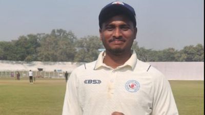 भारतीय गेंदबाज का कहर, एक पारी में सभी 10 विकेट लेकर रचा इतिहास, हैट्रिक से उड़ाया गर्दा SportsTak Hindi