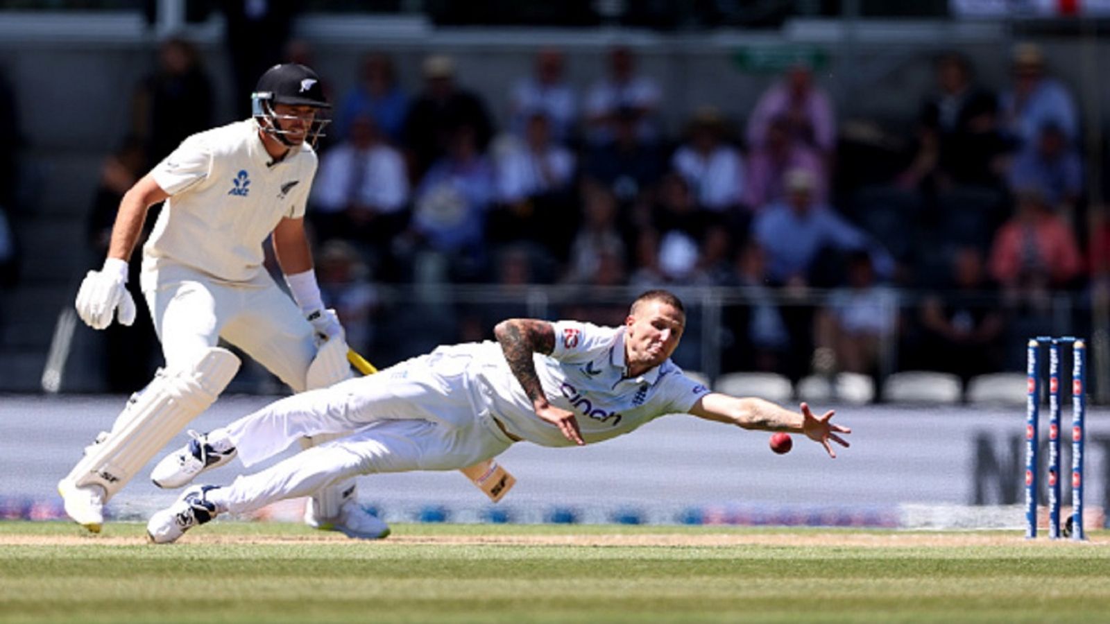 ब्रायडन कार्स के 10 विकेट से इंग्लैंड ने न्यूजीलैंड पर दर्ज की 8 विकेट से ऐतिहासिक जीत, 12.4 ओवर में हासिल किया 104 रन का टारगेट ब्रायडन कार्स के 10 विकेट से इंग्लैंड ने न्यूजीलैंड पर दर्ज की 8 विकेट से ऐतिहासिक जीत, 12.4 ओवर में हासिल किया 104 रन का टारगेट