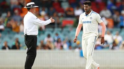 6 गेंदों में चार विकेट, हर्षित राणा को देख थर्र-थर्र कांपे ऑस्ट्रेलियाई बल्लेबाज, पिंक बॉल वनडे मैच में भारतीय गेंदबाज ने काटा गदर, Video SportsTak Hindi