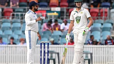 IND vs AUS : टीम इंडिया ने जीत के बाद भी नहीं छोड़ा मैदान, पिंक बॉल मैच में जारी रखी बैटिंग, 241 रन के लक्ष्य में बनाए 257 रन, जानिए ऑस्ट्रेलिया में ये क्या हुआ? पिंक बॉल मैच के दौरान टीम इंडिया के कप्तान रोहित शर्मा