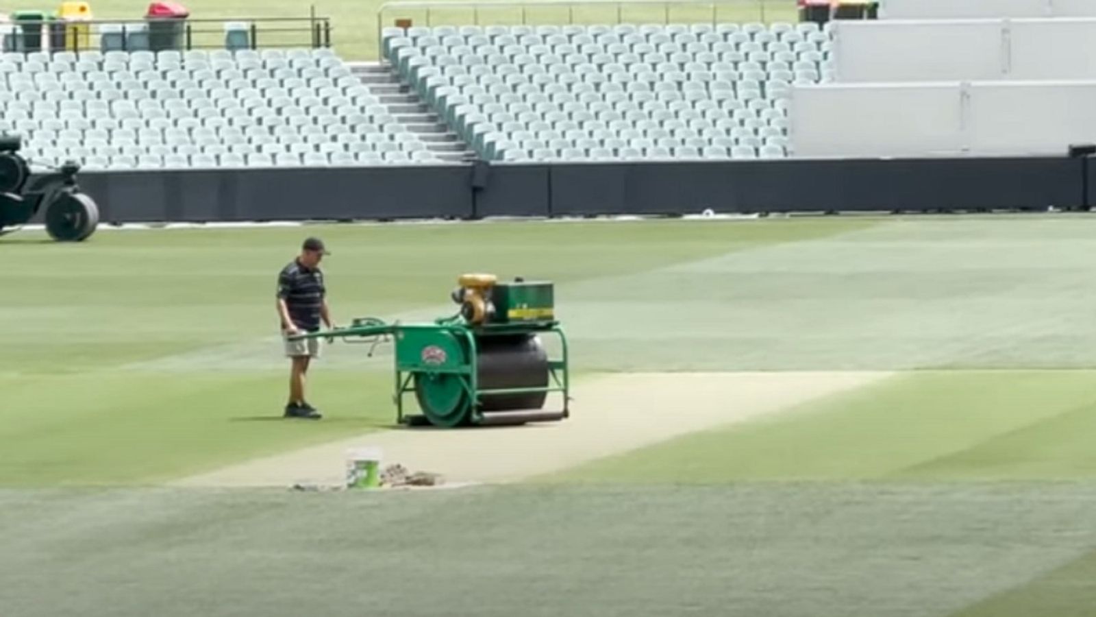 IND vs AUS: पिंक बॉल टेस्ट से पहले एडिलेड पिच में क्या दिखा? Exclusive तस्वीर आई सामने IND vs AUS: पिंक बॉल टेस्ट से पहले एडिलेड पिच में क्या दिखा? Exclusive तस्वीर आई सामने