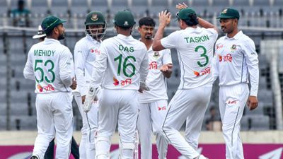 WI vs BAN: बांग्लादेश ने 15 बरस बाद वेस्ट इंडीज को उसके घर जाकर धूल चटाई, साल 2024 में घर से बाहर तीसरा टेस्ट जीतकर रचा इतिहास SportsTak Hindi