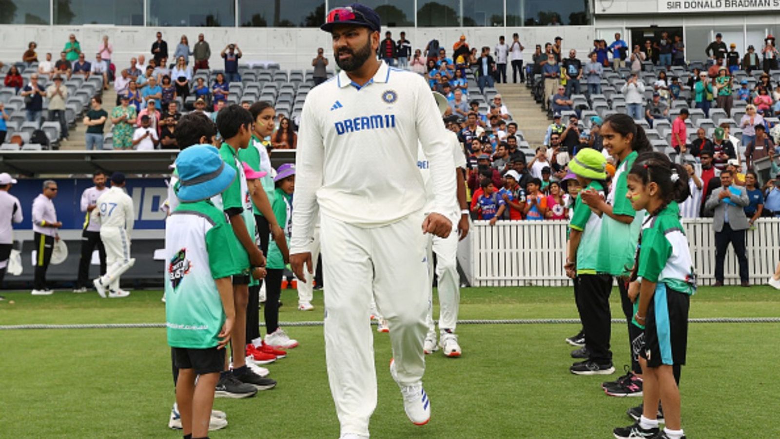 IND vs AUS : एडिलेड टेस्ट मैच में रोहित शर्मा को किस नंबर पर करनी चाहिए बल्लेबाजी, भारत के पूर्व कोच रवि शास्त्री ने कहा - वो बहुत अनुभवी है और उसे... IND vs AUS : एडिलेड टेस्ट मैच में रोहित शर्मा को किस नंबर पर करनी चाहिए बल्लेबाजी, भारत के पूर्व कोच रवि शास्त्री ने कहा - वो बहुत अनुभवी है और उसे...