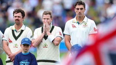 IND vs AUS, 2nd Test : भारत के खिलाफ एडिलेड टेस्ट मैच के लिए ऑस्ट्रेलिया की Playing XI आई सामने, इस खूंखार गेंदबाज को मिली जगह From Left: Australia's Travis Head, Steve Smith and Pat Cummins