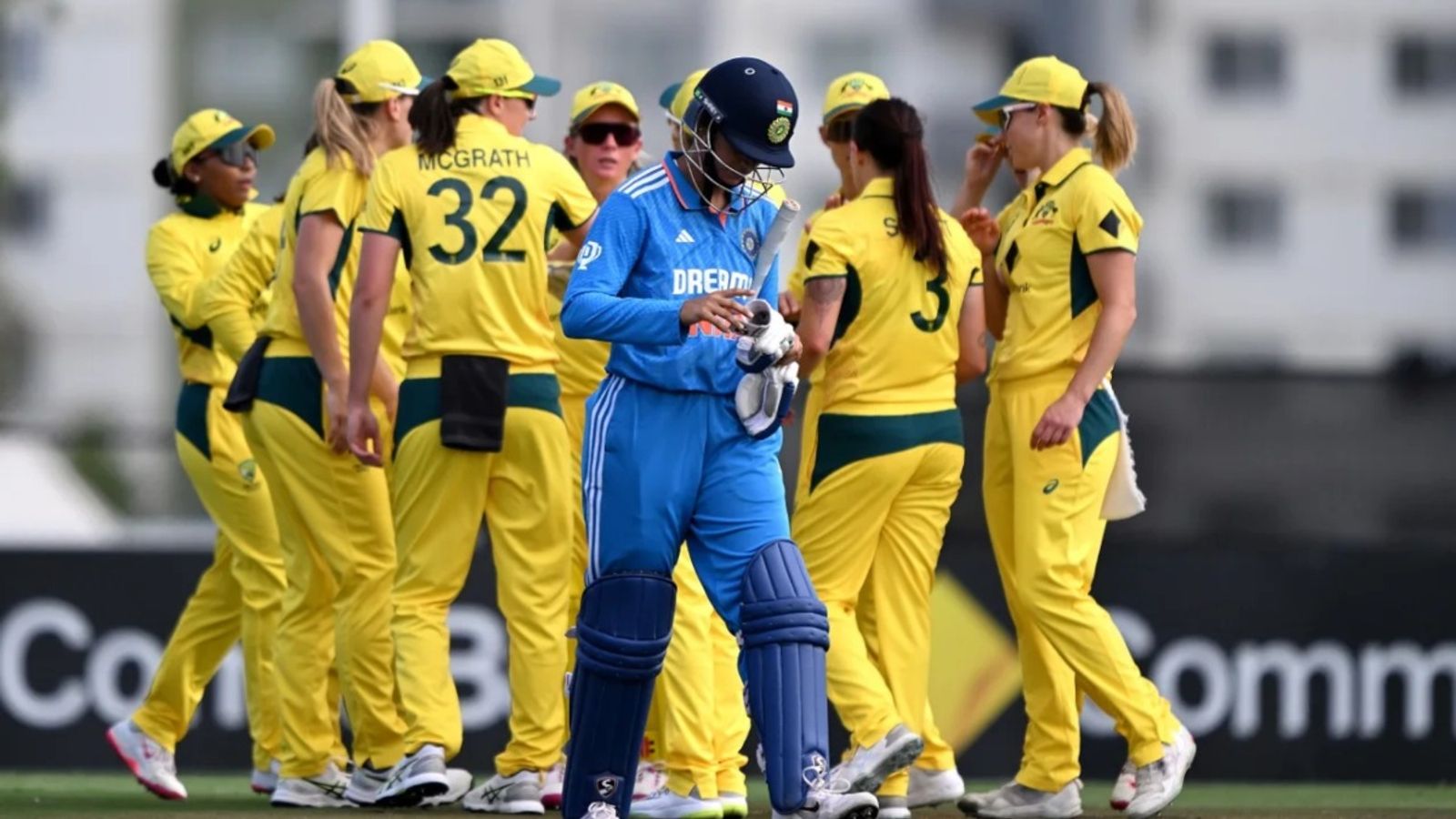 IND vs AUS: भारत ने 11 रन में गंवाए 6 बल्लेबाज, 100 पर पूरी टीम ऑलआउट, ऑस्ट्रेलिया ने 5 विकेट से धूल चटाई IND vs AUS: भारत ने 11 रन में गंवाए 6 बल्लेबाज, 100 पर पूरी टीम ऑलआउट, ऑस्ट्रेलिया ने 5 विकेट से धूल चटाई