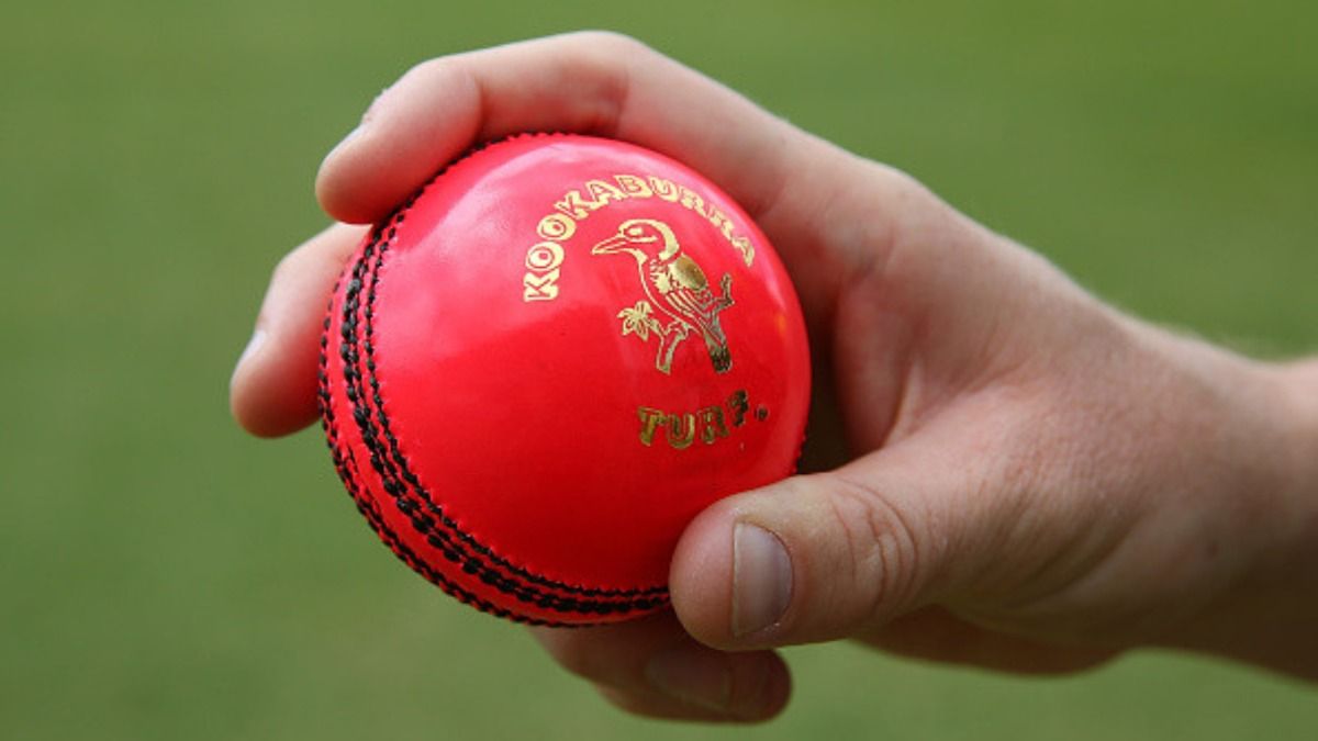 IND vs AUS Pink Ball Test: गुलाबी गेंद क्यों है खास, कैसे लाल गेंद से होती है अलग, किस वजह से बल्लेबाजों को रहती है दिक्कत