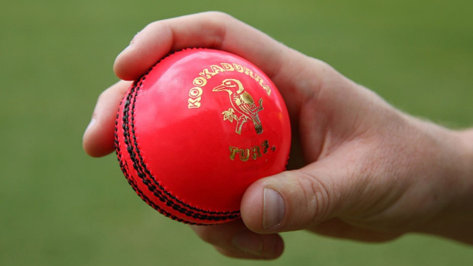 IND vs AUS Pink Ball Test: गुलाबी गेंद क्यों है खास, कैसे लाल गेंद से होती है अलग, किस वजह से बल्लेबाजों को रहती है दिक्कत IND vs AUS Pink Ball Test: गुलाबी गेंद क्यों है खास, कैसे लाल गेंद से होती है अलग, किस वजह से बल्लेबाजों को रहती है दिक्कत