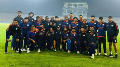 Syed Mushtaq Ali Trophy के नॉकआउट मैचों का शेड्यूल आया सामने, चौके-छक्कों की बारिश के साथ 10 टीमें क्वालीफाई, 6 क्वार्टर फाइनल में पहुंची SportsTak Hindi