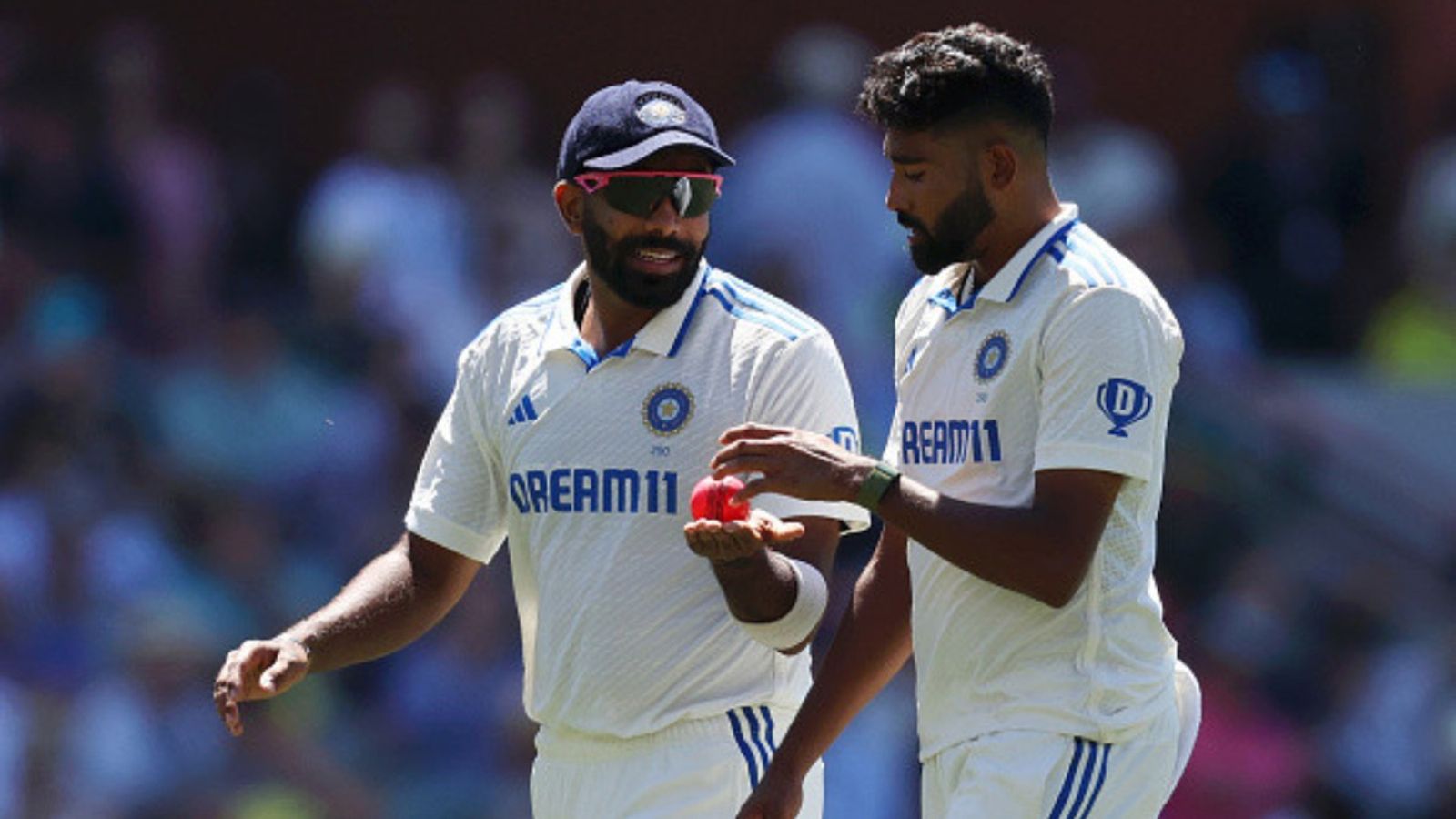 IND vs AUS: 'जितना जल्दी हो सके, उसे भारत से बुलाओ' भारतीय बॉलर्स की एडिलेड में हुई धुलाई तो रवि शास्त्री को याद आया यह खिलाड़ी IND vs AUS: 'जितना जल्दी हो सके, उसे भारत से बुलाओ' भारतीय बॉलर्स की एडिलेड में हुई धुलाई तो रवि शास्त्री को याद आया यह खिलाड़ी