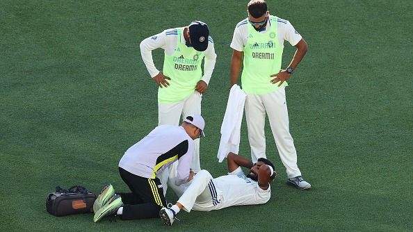 जसप्रीत बुमराह चोटिल? बीच ओवर अपना पैर पकड़कर बैठे, कंधे में भी हुई परेशानी, रवि शास्त्री ने दी फिटनेस अपडेट, कहा- वो अपने पैरों पर खड़े... जसप्रीत बुमराह चोटिल? बीच ओवर अपना पैर पकड़कर बैठे, कंधे में भी हुई परेशानी, रवि शास्त्री ने दी फिटनेस अपडेट, कहा- वो अपने पैरों पर खड़े...