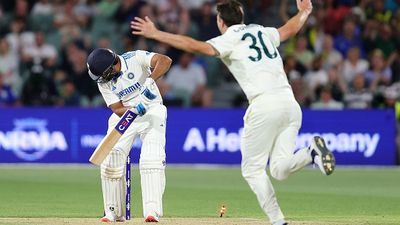 IND vs AUS, 2nd Test Day 2: एडिलेड टेस्ट में टीम इंडिया पर बड़ी हार का खतरा, दूसरी पारी में 5 विकेट पर बनाए 128 रन, ऋषभ पंत बने अब आखिरी उम्मीद SportsTak Hindi