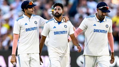 Pink Ball Test: दूसरे दिन टीम इंडिया ने की ये तीन बड़ी गलतियां, रोहित का फैसला भी साबित हुआ गलत SportsTak Hindi