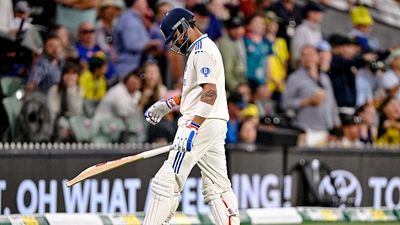 Virat Kohli: पिंक बॉल टेस्ट की दोनों पारियों में फेल हुए विराट कोहली को सुनील गावस्कर ने कह दी बड़ी बात, उसने जो किया... SportsTak Hindi