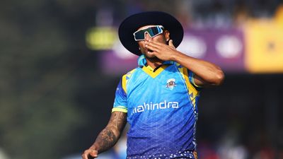 शिखर धवन की टीम का यह कैसा खेल, नेपाल में 0 पर गंवाए आखिरी 5 विकेट फिर भी जीत लिया मैच, देखिए Video SportsTak Hindi