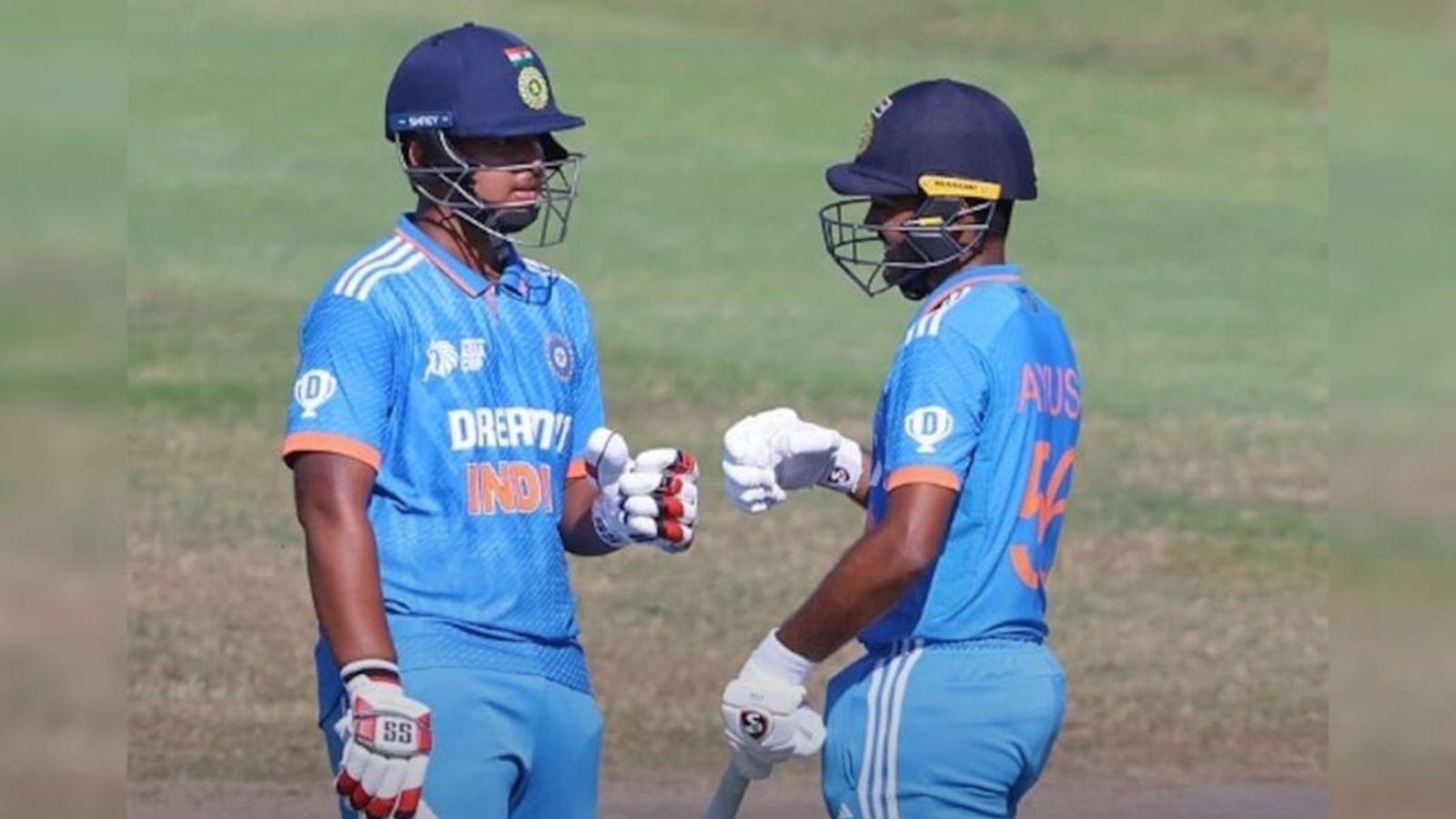 भारत और बांग्लादेश के बीच अंडर 19 एशिया कप का फाइनल, मोबाइल और टीवी पर इस तरह उठा पाएंगे लाइव एक्शन का लुत्फ भारत और बांग्लादेश के बीच अंडर 19 एशिया कप का फाइनल, मोबाइल और टीवी पर इस तरह उठा पाएंगे लाइव एक्शन का लुत्फ