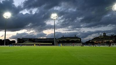 IND vs AUS: भारत के खिलाफ बना इतिहास का सबसे बड़ा स्कोर, ऑस्ट्रेलिया ने बरसाए ताबड़तोड़ रन, एडिलेड टेस्ट के बीच ब्रिस्बेन से आई बुरी खबर SportsTak Hindi