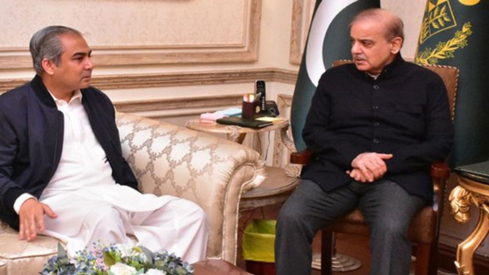 Champions Trophy के विवाद में अब पाकिस्तानी प्रधानमंत्री की एंट्री, भारत के नहीं आने पर PCB चेयरमैन ने दी अपडेट तो मिला यह जवाब Champions Trophy के विवाद में अब पाकिस्तानी प्रधानमंत्री की एंट्री, भारत के नहीं आने पर PCB चेयरमैन ने दी अपडेट तो मिला यह जवाब