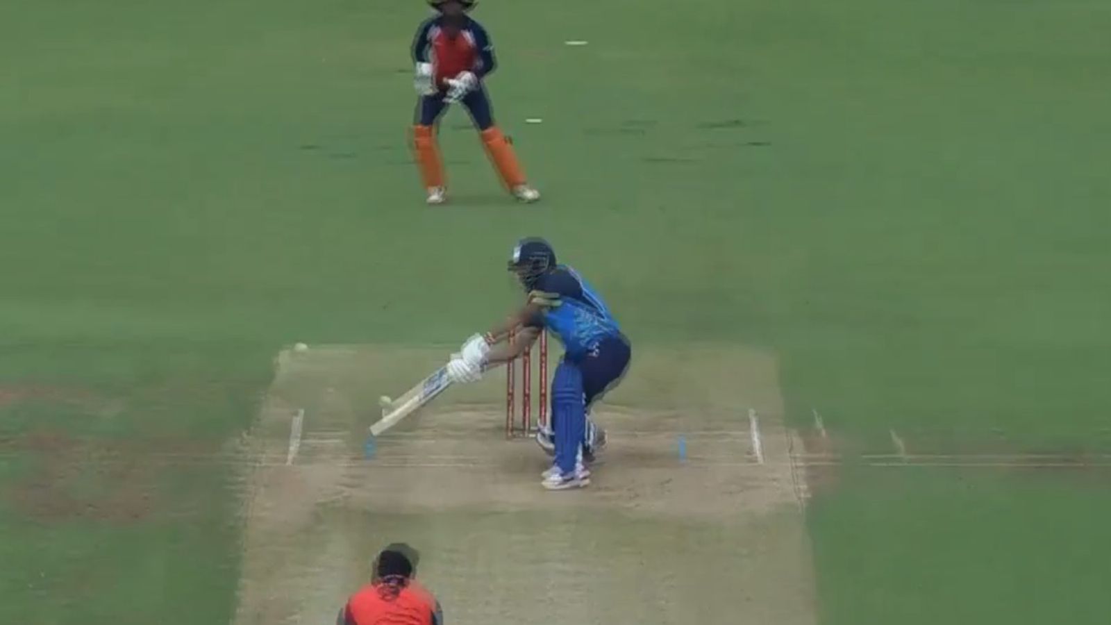 IND vs AUS टेस्ट सीरीज के बीच शमी ने बैटिंग से मचाया धमाल, चौके-छक्के उड़ाकर बचाई बंगाल की लाज, देखें Video IND vs AUS टेस्ट सीरीज के बीच शमी ने बैटिंग से मचाया धमाल, चौके-छक्के उड़ाकर बचाई बंगाल की लाज, देखें Video