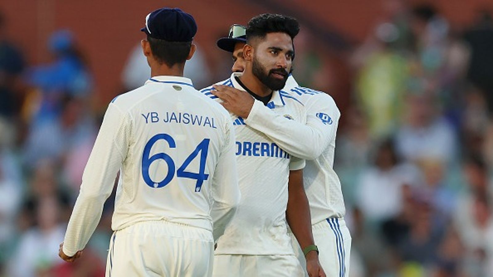 अरे सिराज तुम पागल हो गए हो क्या? दिग्गज भारतीय कप्तान ने पेसर पर उठाए सवाल, कहा- ट्रेविस हेड ने इतना मारा लेकिन फिर भी... अरे सिराज तुम पागल हो गए हो क्या? दिग्गज भारतीय कप्तान ने पेसर पर उठाए सवाल, कहा- ट्रेविस हेड ने इतना मारा लेकिन फिर भी...