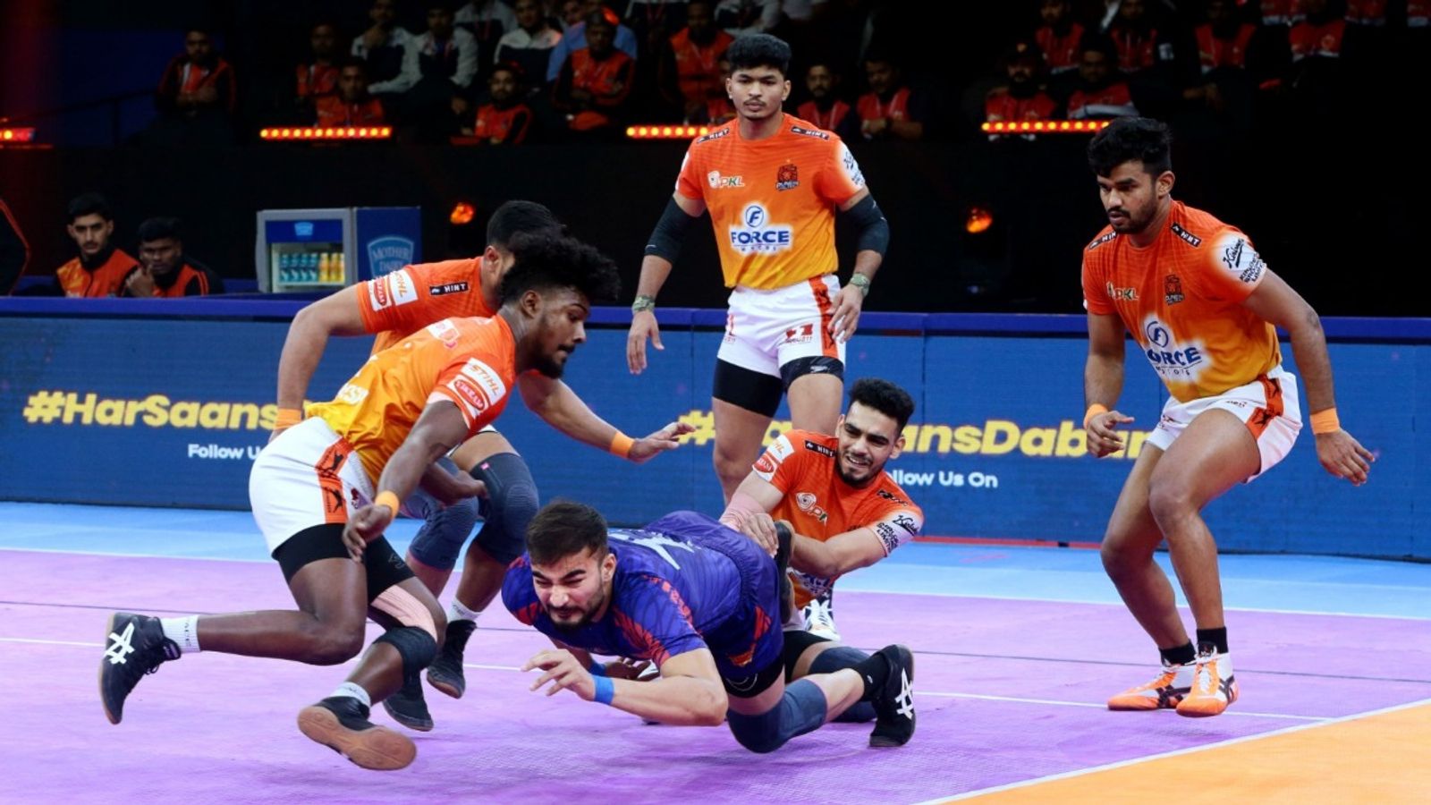 Pro Kabaddi League: तेलुगू टाइटंस को हराकर हरियाणा स्टीलर्स प्लेऑफ्स के करीब, पुनेरी पल्टन को घर पर मिली लगातार तीसरी हार Pro Kabaddi League: तेलुगू टाइटंस को हराकर हरियाणा स्टीलर्स प्लेऑफ्स के करीब, पुनेरी पल्टन को घर पर मिली लगातार तीसरी हार