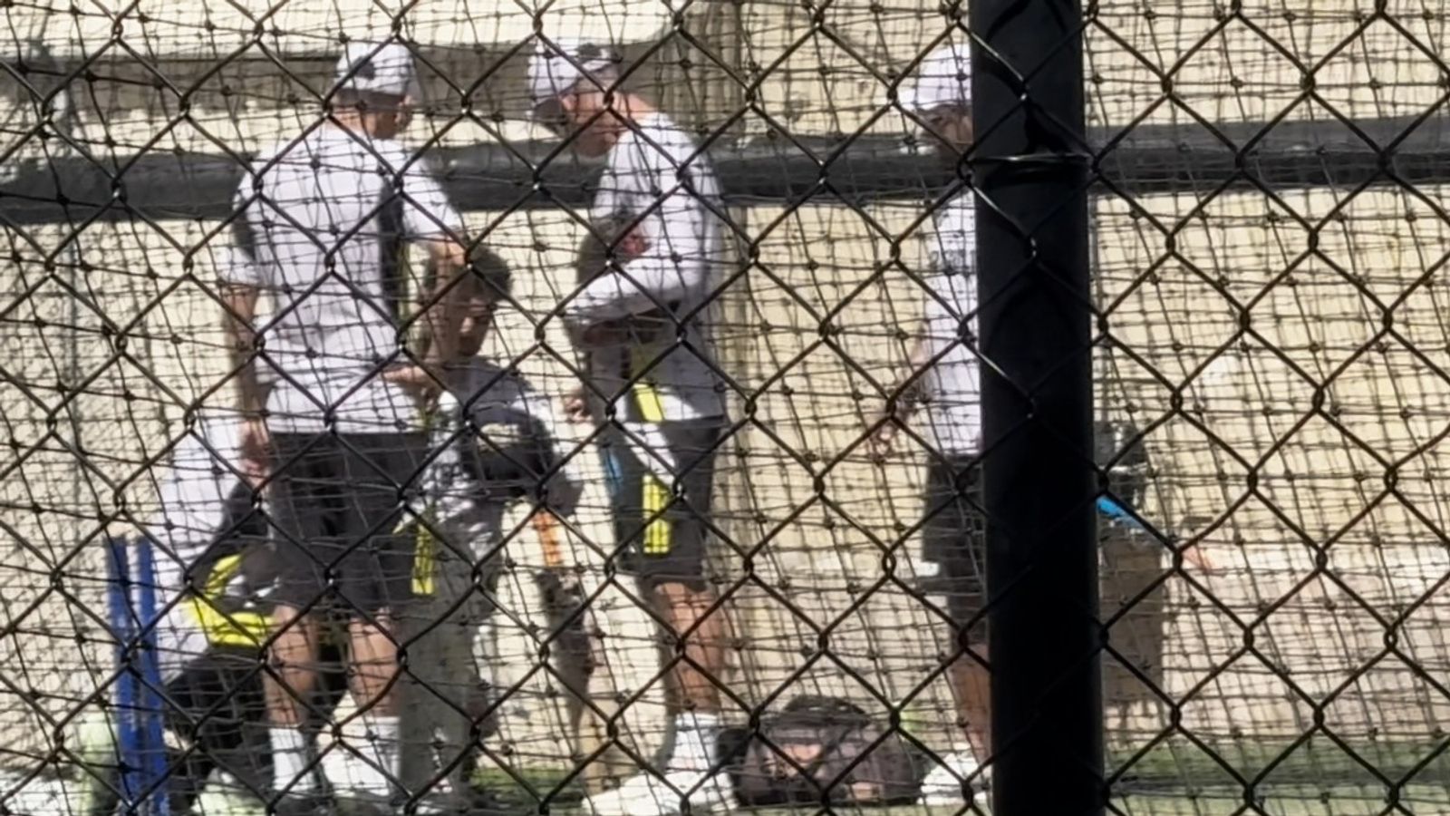 टीम इंडिया के लिए बुरी खबर, ऋषभ पंत को गाबा टेस्ट से पहले लगी चोट, एडिलेड के मैदान सिर पर लगी गेंद, सामने आया चिंता बढ़ाने वाला Video टीम इंडिया के लिए बुरी खबर, ऋषभ पंत को गाबा टेस्ट से पहले लगी चोट, एडिलेड के मैदान सिर पर लगी गेंद, सामने आया चिंता बढ़ाने वाला Video