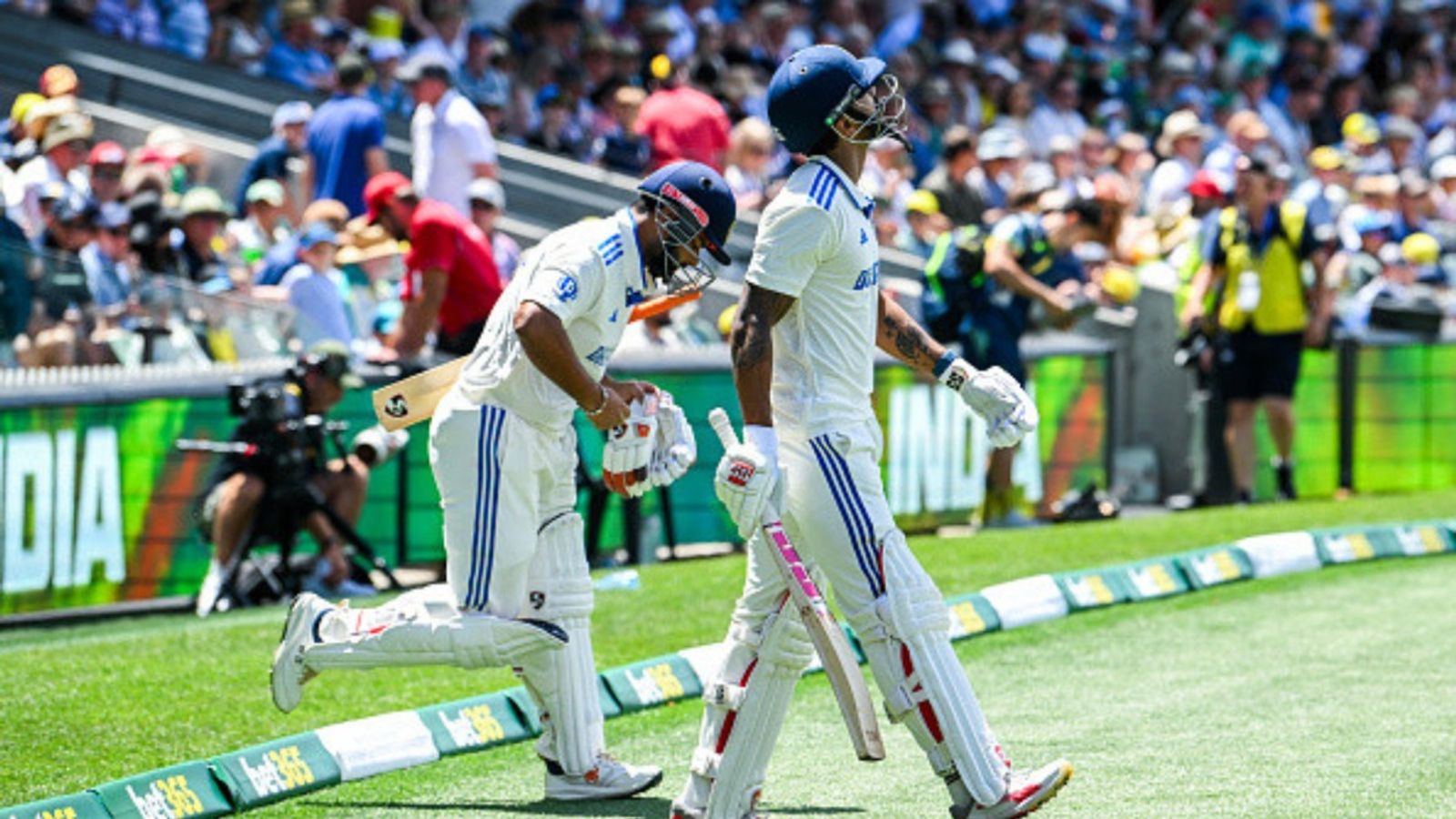 साल 2024 के आखिरी 22 दिन में क्रिकेट मैचों की भरमार, 11 पुरुष टीमें खेलेंगी 24 टेस्ट-वनडे और टी20 मुकाबले, जानिए भारत कब-कहां किसका करेगा सामना साल 2024 के आखिरी 22 दिन में क्रिकेट मैचों की भरमार, 11 पुरुष टीमें खेलेंगी 24 टेस्ट-वनडे और टी20 मुकाबले, जानिए भारत कब-कहां किसका करेगा सामना