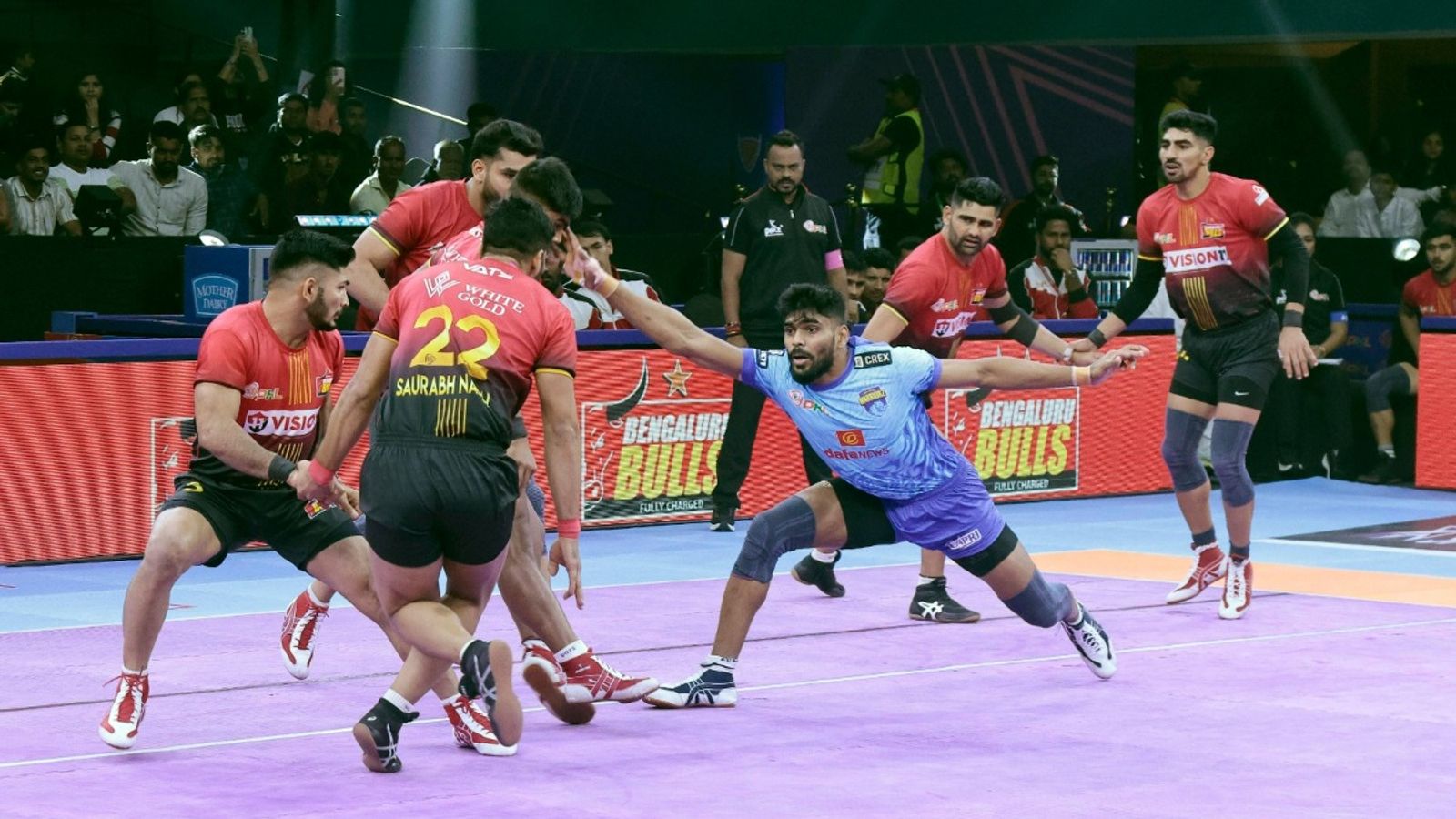 Pro Kabaddi League 11: छठे नंबर पर पहुंची जयपुर पिंक पैंथर्स तो बंगाल वॉरियर्स ने बेंगलुरु बुल्स को 15 पाइंट्स से दी मात Pro Kabaddi League 11: छठे नंबर पर पहुंची जयपुर पिंक पैंथर्स तो बंगाल वॉरियर्स ने बेंगलुरु बुल्स को 15 पाइंट्स से दी मात