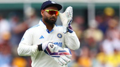 IND vs AUS : ऋषभ पंत ने गाबा टेस्ट मैच के बीच बैटिंग को लेकर किया विस्फोटक खुलासा, कहा - मैं ज्यादा प्रैक्टिस नहीं करता और...  गाबा के मैदान में विकेटकीपिंग के दौरान ऋषभ पंत
