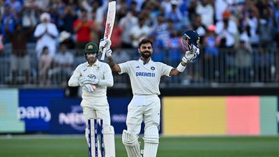 विराट कोहली की गाबा में 'सेंचुरी', ऑस्ट्रेलिया के खिलाफ बनाया दुनिया का सबसे धांसू रिकॉर्ड, सचिन तेंदुलकर के क्लब में हुए शामिल SportsTak Hindi