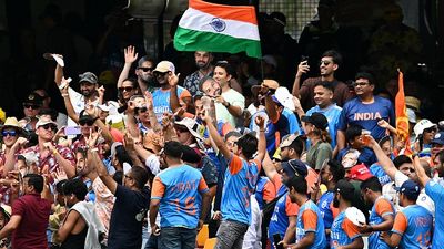 IND vs AUS, 3rd test: 10 गेंदों के चलते 30145 लोगों के लाखों रुपये डूबने से बचे, वरना हो जाता तगड़ा नुकसान, जानें गाबा टेस्ट के पहले दिन क्या हुआ? SportsTak Hindi