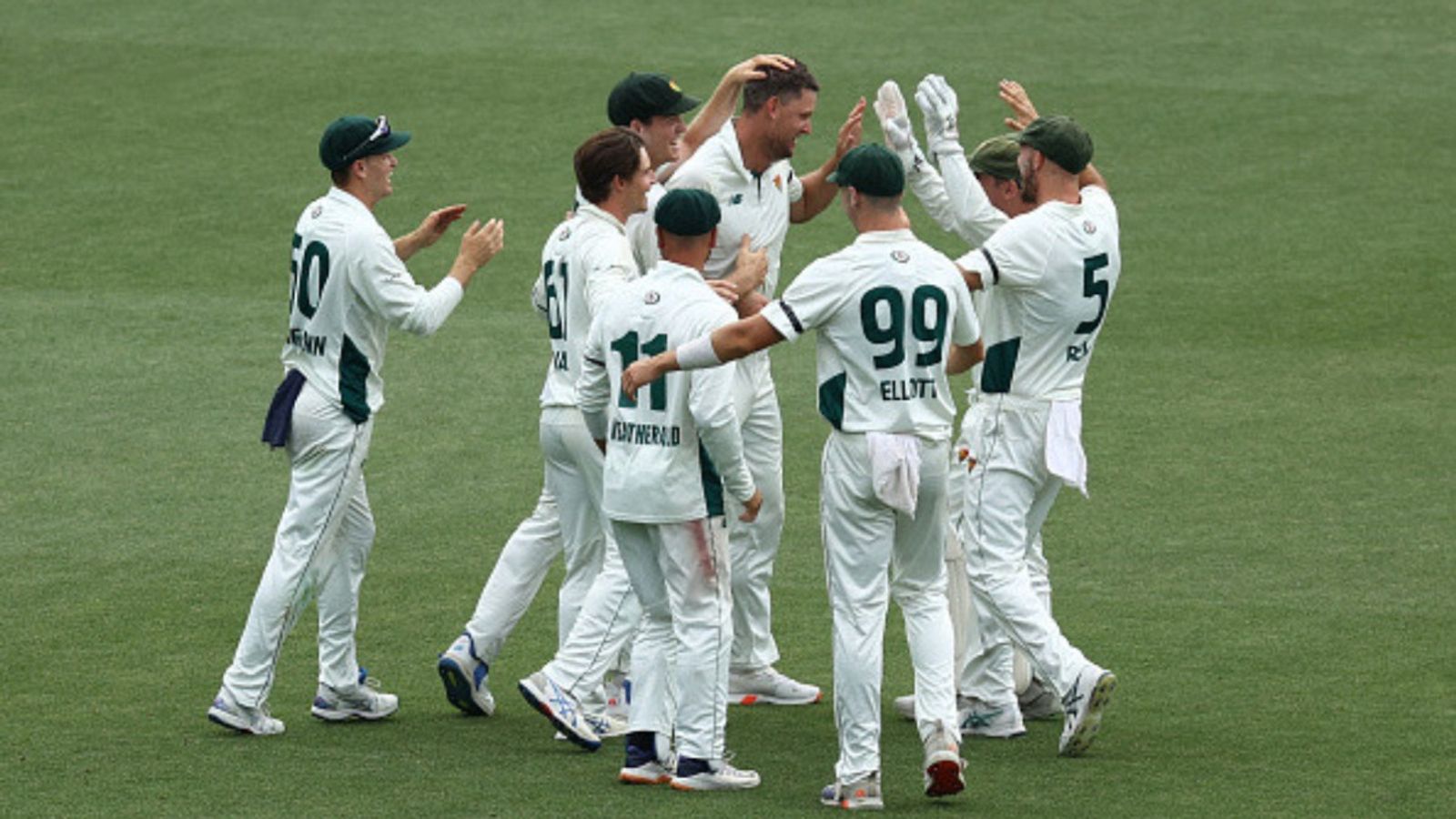 IND vs AUS: ऑस्ट्रेलिया ने बॉर्डर गावस्कर ट्रॉफी के बीच उठाया बड़ा कदम, 5000 रन और 148 विकेट वाले खिलाड़ी को स्क्वॉड से किया रिलीज IND vs AUS: ऑस्ट्रेलिया ने बॉर्डर गावस्कर ट्रॉफी के बीच उठाया बड़ा कदम, 5000 रन और 148 विकेट वाले खिलाड़ी को स्क्वॉड से किया रिलीज