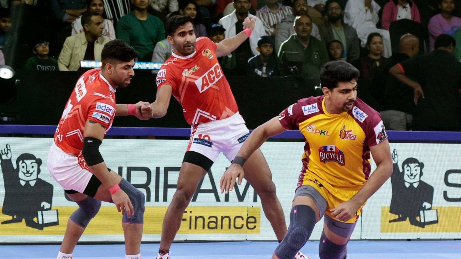 PKL 11: पवन सहरावत के दम पर तेलुगू टाइटंस ने पासा पलटा, गुजरात को दी पटखनी, दिल्ली ने हरियाणा के छक्के छुड़ाए PKL 11: पवन सहरावत के दम पर तेलुगू टाइटंस ने पासा पलटा, गुजरात को दी पटखनी, दिल्ली ने हरियाणा के छक्के छुड़ाए