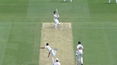 'बेवकूफी भरा क्रिकेट', सिराज की बाउंसर पर ट्रेविस हेड ने जड़ा चौका तो ऑस्ट्रेलियाई खिलाड़ी ने भारतीय गेंदबाज का उड़ाया मजाक, देखें Video सिराज और ट्रेविस हेड