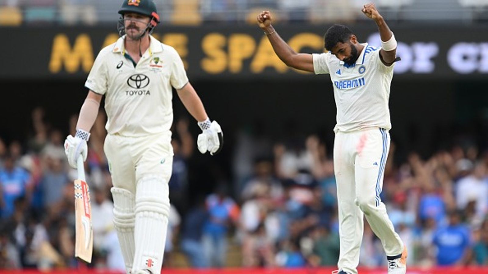 IND vs AUS, 3rd Test, Day 2: ट्रेविस हेड-स्टीव स्मिथ के शतक से गाबा टेस्ट में बैकफुट पर टीम इंडिया, बुमराह का फाइफर बर्बाद, 400 रन के पार पहुंची ऑस्ट्रेलिया की पहली पारी IND vs AUS, 3rd Test, Day 2: ट्रेविस हेड-स्टीव स्मिथ के शतक से गाबा टेस्ट में बैकफुट पर टीम इंडिया, बुमराह का फाइफर बर्बाद, 400 रन के पार पहुंची ऑस्ट्रेलिया की पहली पारी