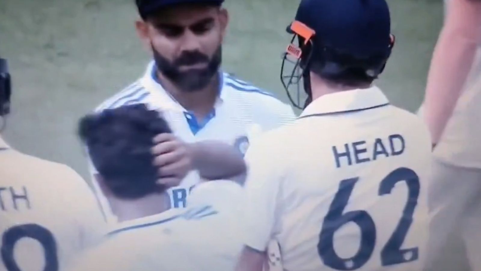 IND vs AUS : ट्रेविस हेड ने ठोकी सेंचुरी तो शाबाशी देने पहुंचे विराट कोहली, गाबा में भारत-ऑस्ट्रेलिया की 'जंग' के बीच इस Video ने जीता दिल! IND vs AUS : ट्रेविस हेड ने ठोकी सेंचुरी तो शाबाशी देने पहुंचे विराट कोहली, गाबा में भारत-ऑस्ट्रेलिया की 'जंग' के बीच इस Video ने जीता दिल!