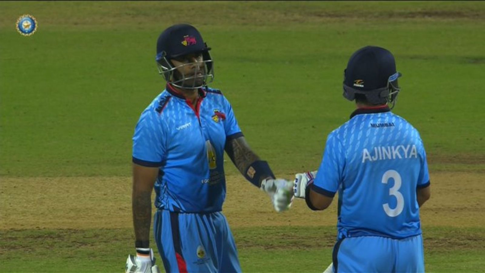 SMAT 2024: 21 साल के धुरंधर ने 240 की स्ट्राइक रेट से रन उड़ाकर मुंबई को दूसरी बार बनाया चैंपियन, तोड़ा रजत पाटीदार की टीम का सपना SMAT 2024: 21 साल के धुरंधर ने 240 की स्ट्राइक रेट से रन उड़ाकर मुंबई को दूसरी बार बनाया चैंपियन, तोड़ा रजत पाटीदार की टीम का सपना