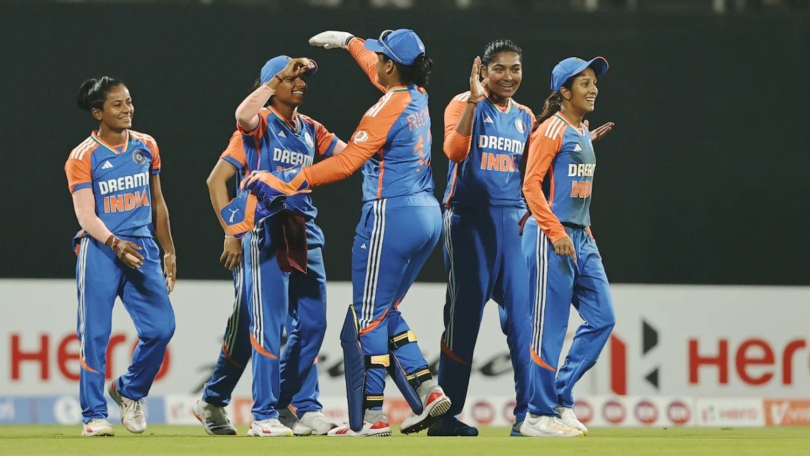 IND vs WI: जेमिमा रॉड्रिग्स ने बैटिंग और टिटास साधु ने बॉलिंग में मचाया धमाल, भारत ने वेस्ट इंडीज को 49 रन से पीटा, सीरीज में बनाई बढ़त IND vs WI: जेमिमा रॉड्रिग्स ने बैटिंग और टिटास साधु ने बॉलिंग में मचाया धमाल, भारत ने वेस्ट इंडीज को 49 रन से पीटा, सीरीज में बनाई बढ़त