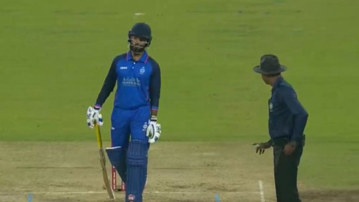 SMAT 2024: शार्दुल ठाकुर की गेंद को वाइड नहीं देने पर रजत पाटीदार भिड़े, मैदान छोड़ने से किया इनकार तो अंपायर ने माफी मांगते हुए बदला फैसला फिर ठोका छक्का SMAT 2024: शार्दुल ठाकुर की गेंद को वाइड नहीं देने पर रजत पाटीदार भिड़े, मैदान छोड़ने से किया इनकार तो अंपायर ने माफी मांगते हुए बदला फैसला फिर ठोका छक्का