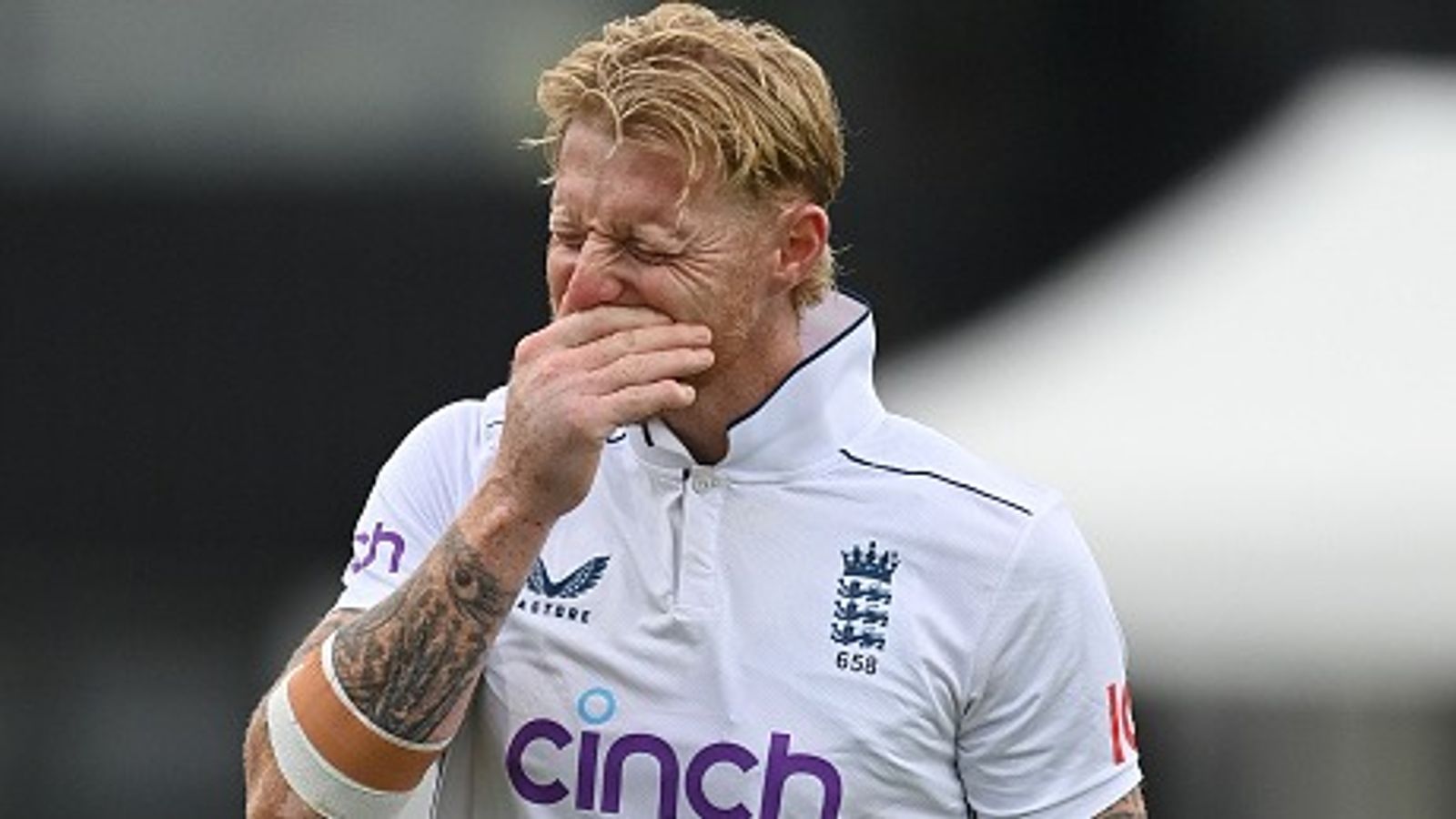 NZ vs ENG: बेन स्टोक्स ने बीच मैच छोड़ दिया मैदान, हैमिल्टन टेस्ट के दौरान इंग्लैंड को मिली डराने वाली खबर, जानें पूरा मामला NZ vs ENG: बेन स्टोक्स ने बीच मैच छोड़ दिया मैदान, हैमिल्टन टेस्ट के दौरान इंग्लैंड को मिली डराने वाली खबर, जानें पूरा मामला