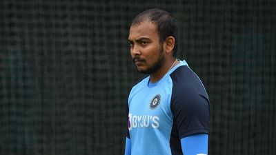 श्रेयस अय्यर ने पृथ्वी शॉ को करियर बनाने के लिए दे दी चेतावनी, कहा- बच्चों की तरह नहीं सिखाएंगे... SportsTak Hindi