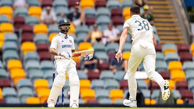 IND vs AUS : विराट कोहली को OUT करने वाला गेंदबाज गया अस्पताल, गाबा में ऑस्ट्रेलिया पर आया भारी संकट, जानें चौथे दिन ऐसा क्या हुआ? गाबा में विराट कोहली का विकेट लेने के दौरान जोश हेजलवुड