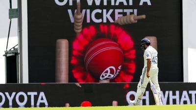 रोहित शर्मा के टेस्ट क्रिकेट से संन्यास की खबरें सोशल मीडिया पर क्यों हुई तेज? ब्रिस्बेन टेस्ट में आउट होने के बाद... SportsTak Hindi