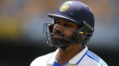 '35 से ऊपर उम्र है, आपको क्रिकेट...',  रोहित शर्मा पर भड़के सुनील गावस्कर , बोले-स्पीड और रिफ्लेक्शन कम हो गए, Video SportsTak Hindi