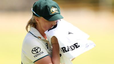 IND vs AUS : गाबा टेस्ट के बीच ICC ने ऑस्ट्रेलियाई खिलाड़ी को सुनाई कड़ी सजा, चौथे ओवर में की ये शर्मनाक हरकत, जानें क्या है मामला ? ऑस्ट्रेलियाई खिलाड़ी किम गार्थ