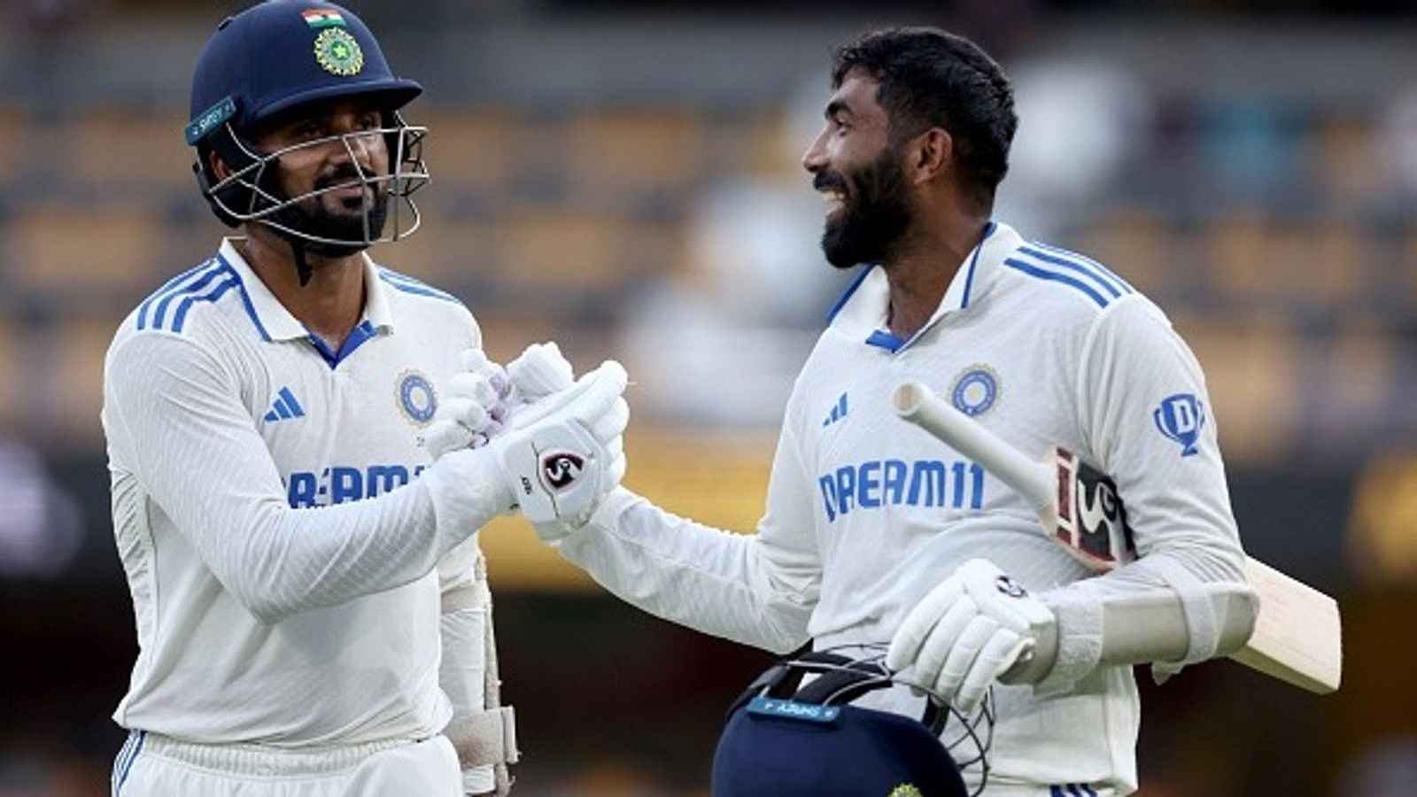 IND vs AUS, 3rd Test: जसप्रीत बुमराह-आकाश दीप की बहादुरी से टीम इंडिया ने फॉलोऑन बचाया, चौके-छक्कों के धूमधड़ाके से चकनाचूर किया ऑस्ट्रेलिया का सपना, भारत गाबा टेस्ट बचाने के करीब IND vs AUS, 3rd Test: जसप्रीत बुमराह-आकाश दीप की बहादुरी से टीम इंडिया ने फॉलोऑन बचाया, चौके-छक्कों के धूमधड़ाके से चकनाचूर किया ऑस्ट्रेलिया का सपना, भारत गाबा टेस्ट बचाने के करीब