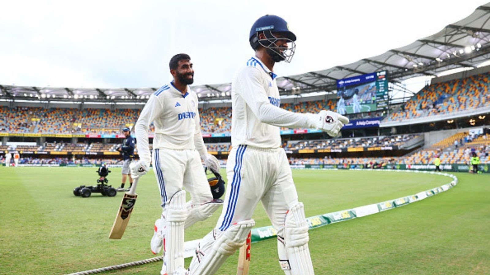 IND vs AUS: फॉलोऑन के लिए 32 रन और 1 विकेट बाकी... केएल राहुल ने बताया बुमराह-आकाश दीप ने ड्रेसिंग रूम से मिले कौनसे मैसेज से टीम इंडिया को बचाया IND vs AUS: फॉलोऑन के लिए 32 रन और 1 विकेट बाकी... केएल राहुल ने बताया बुमराह-आकाश दीप ने ड्रेसिंग रूम से मिले कौनसे मैसेज से टीम इंडिया को बचाया